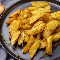 Papas con parmesano: increíblemente ricas y crocantes para preparar en tu próxima juntada