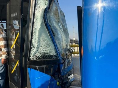 Choca Trolebús elevado a la altura de la estación Santa Martha; hay 26 heridos