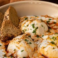 Huevos turcos: una increíble y jugosa receta para sorprender a todos y comer algo fácil y diferente