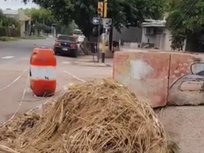 Tras la tormenta: una semana después, la basura sigue a flote en Las Heras
