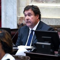 "En el Senado": El pedido de Weretilneck y una foto que levantó revuelo. Mirá