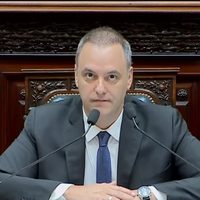 Manuel Adorni: “Todos los viajes que realicé con mi familia los afronté yo mismo”
