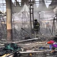 Incendio consume 200 puestos en bazar navideño de Teoloyucan, Estado de México