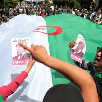 La sombra de la traicionada revolución egipcia pende sobre Argelia y Sudán