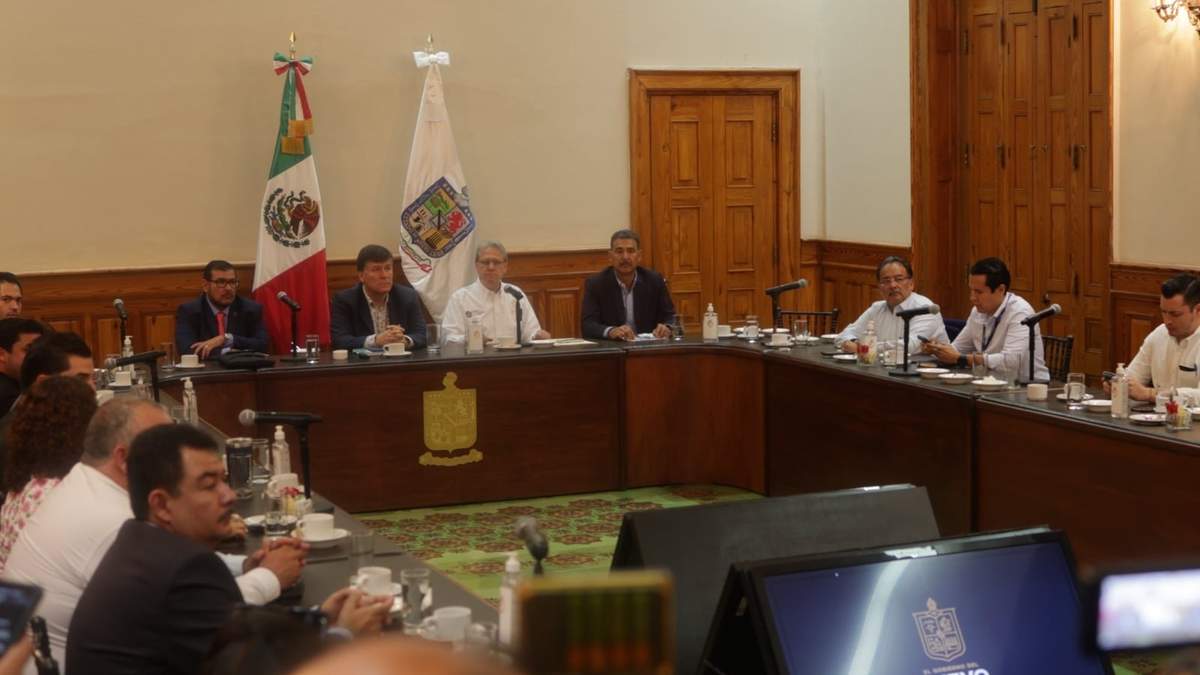 La reunión de Servicios de Agua y Drenaje del Estado (SADE),