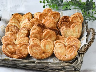 Palmeritas doradas y crocantes sin amasar: la receta infalible para acompañar los mates de la tarde