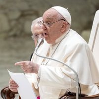 El papa Francisco regaña a los empleados chismosos del Vaticano en su mensaje navideño