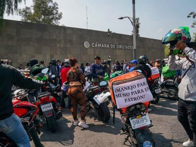 “No te metas con mis ganancias”: repartidores de comida por aplicación protestan frente a la Cámara