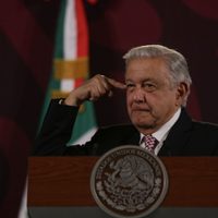 AMLO pide a los medios que le ayuden a respetar la veda electoral