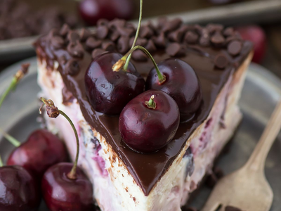 Cheesecake selva negra, una receta super fácil que te hará lucir como un profesional de la cocina