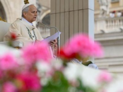 Primera misa de León XIV y su crítica al capitalismo feroz