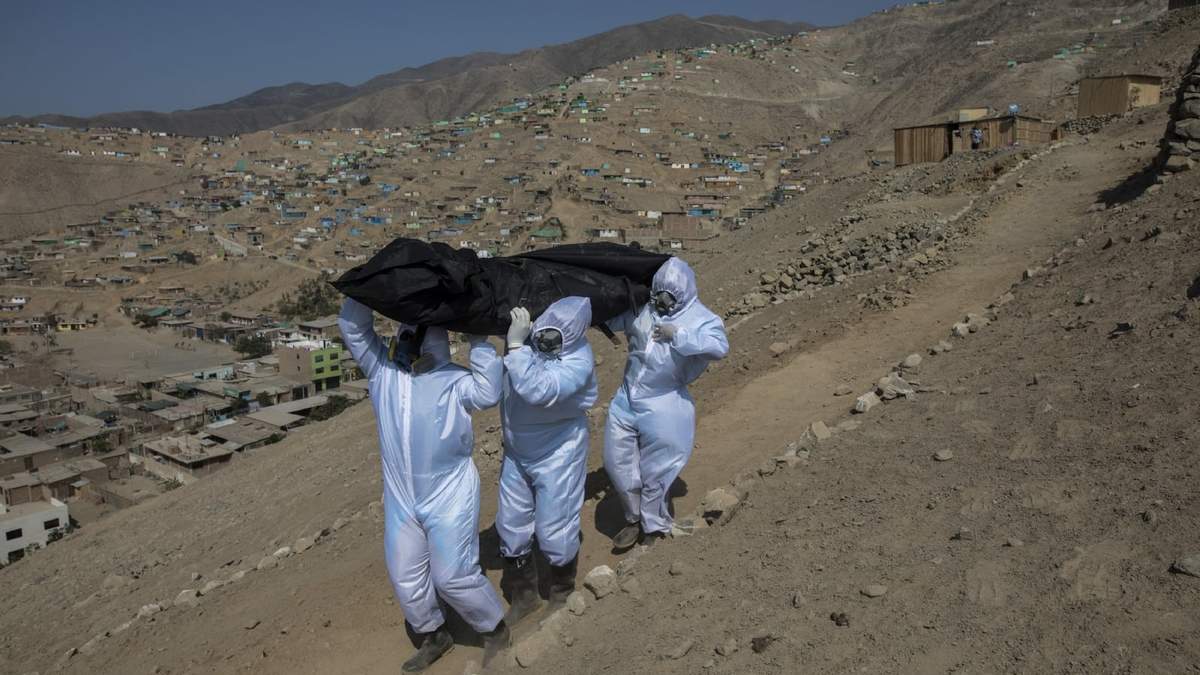 Perú pasó a tener la más alta mortalidad por coronavirus después de que Bélgica corrigiera sus cifras. Fuente: (Twitter)