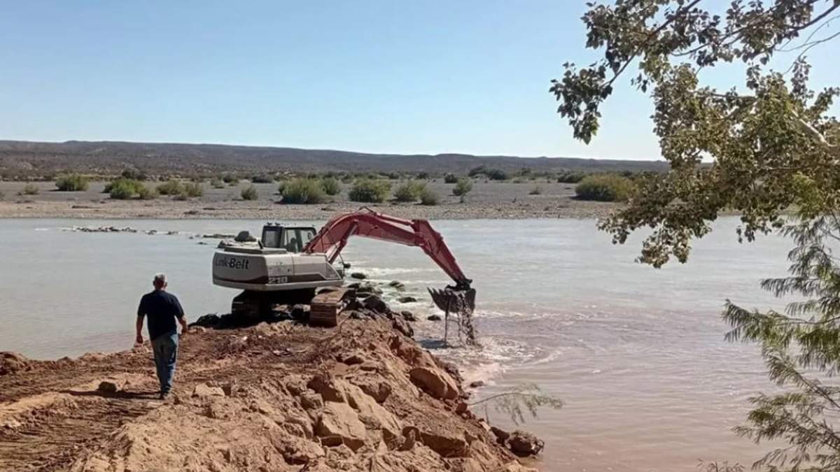 Las tareas están a cargo del EPAS, la secretaría de Ambiente y la subsecretaría de Recursos Hídricos. Fuente: (Gobierno de Neuquén)