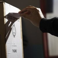 Cierra votación y comienza conteo oficial en crucial elección presidencial en Argentina