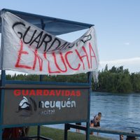 Guardavidas de Neuquén se manifestaron por recomposición salarial y restitución de horas extras