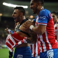 Multan a Alexis Vega por mostrar los glúteos tras golazo