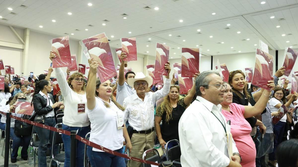 Entrega Américo escrituras a 1,500 familias tamaulipecas