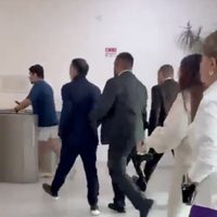 Alcalde de Metepec irrumpe en un club junto con sujetos armados (Videos)
