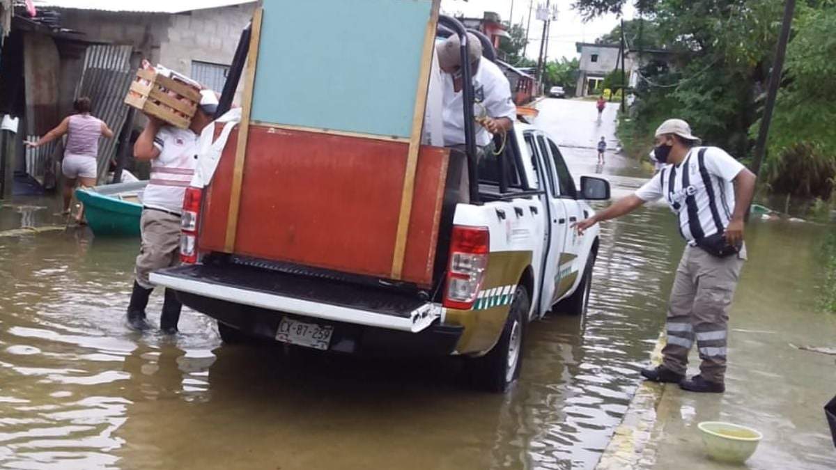 Personal de Protección Civil desalojó personas en Salto de Agua ante el desbordamiento del río Tulijá
