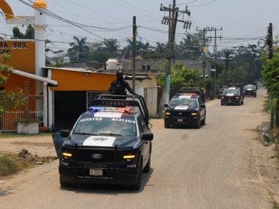 Abandonan cabeza humana, un cuerpo decapitado y narcomensajes en Tabasco