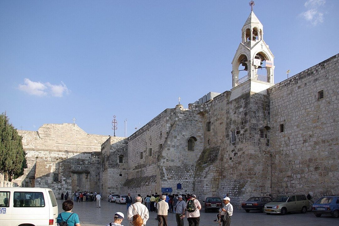 Vista de la Basílica de la Natividad desde la Plaza del Pesebre.. Foto Wikipedia