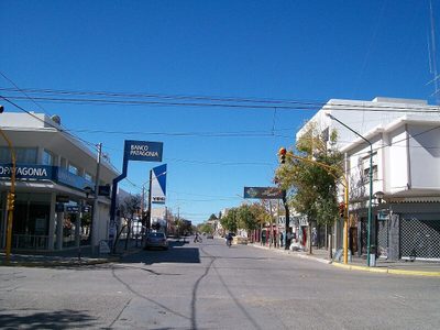 El intendente de Allen aseguró que no va a renunciar y pidió ayuda al gobernador y al presidente para resolver el conflicto gremial