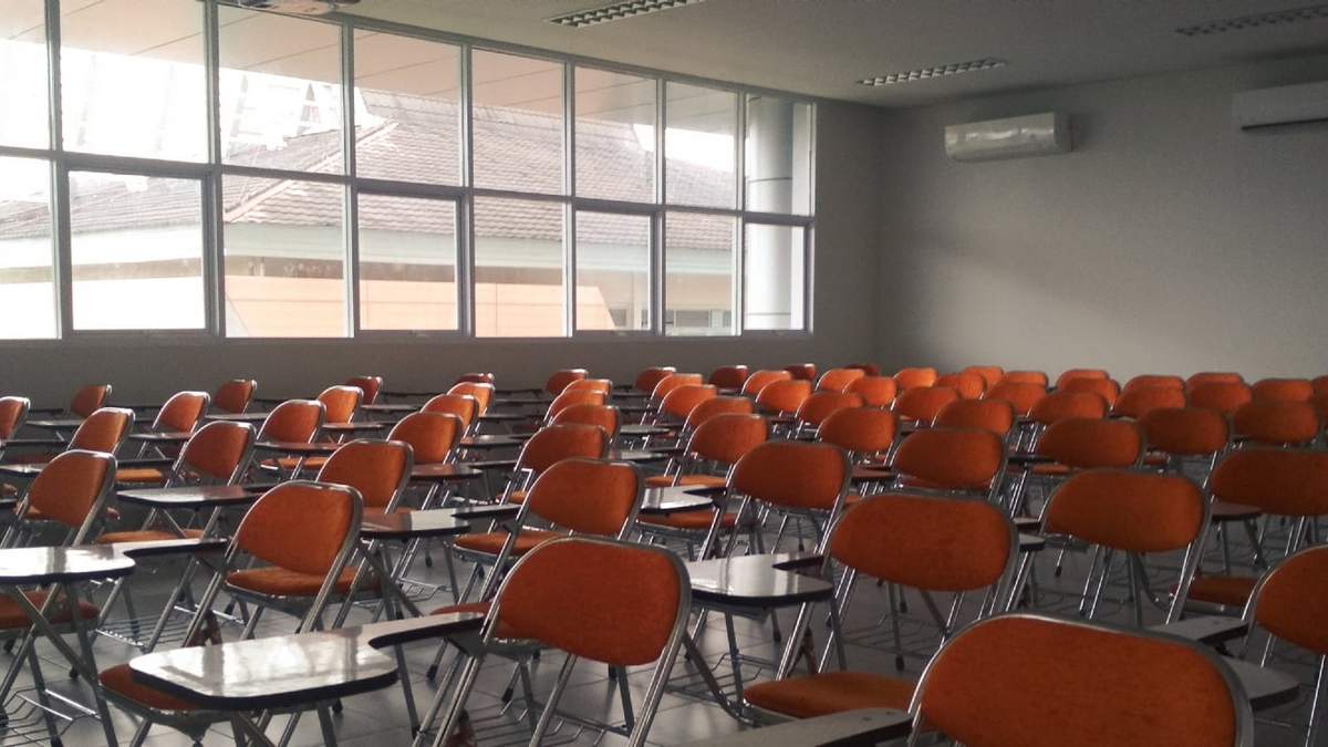 Aula vacía. Fuente: (Twitter)