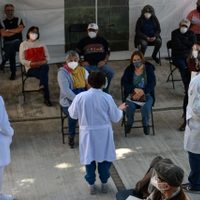 Basifican en la CDMX a 267 médicos especialistas, generales y enfermeros