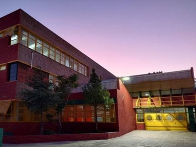 Tensión en el CPEM 85 de Plaza Huincul: se escucharon disparos cerca y evacuaron a los estudiantes