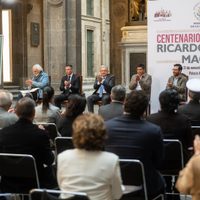 Flanqueado por Alejandro Murat y Salomón Jara, AMLO celebra "transición en armonía" en Oaxaca