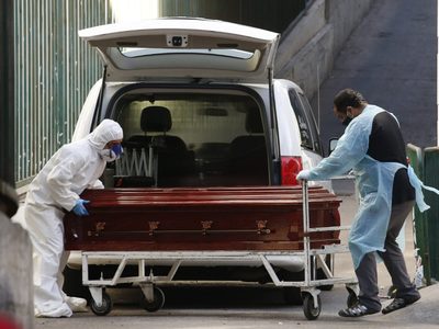 La tasa de mortalidad por coronavirus en Chile volvió a superar un terrible hito