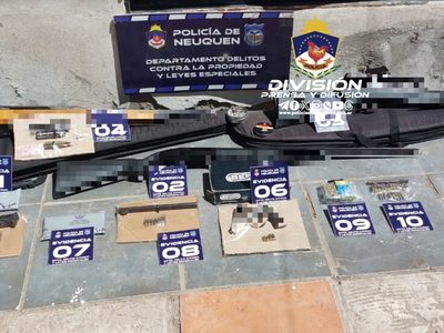 Encuentran armas de fuego y municiones en dos barrios de Neuquén capital