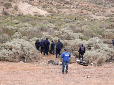 Policías hicieron un rastrillaje en el Cañadón de las Cabras en busca de Luciana