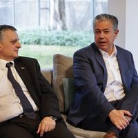 Avanza a toda marcha la instalación de la planta de GNL: Figueroa se reunió con el presidente de YPF
