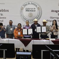 Entre violencia y reclamos, Sheinbaum visita la Sierra Tarahumara y restituye tierras