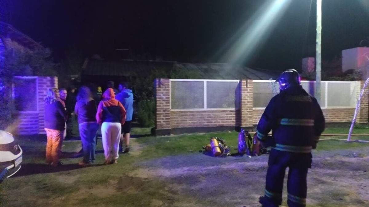 El incendio se extendió por todo el hogar. Fuente: (Centenario Digital)