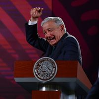 AMLO carga contra los intelectuales: "vividores al servicio del régimen de opresión"