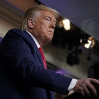 Trump promete "transición ordenada", pero ratifica desacuerdo con el resultado de la elección