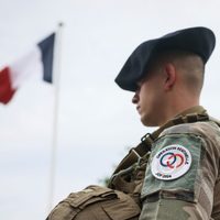 Atacante apuñala a soldado francés durante patrullaje en París a pocos días de los Juegos Olímpicos