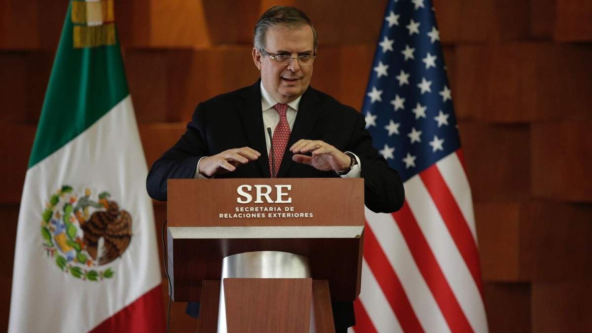 Ebrard. Maniobras en Perú