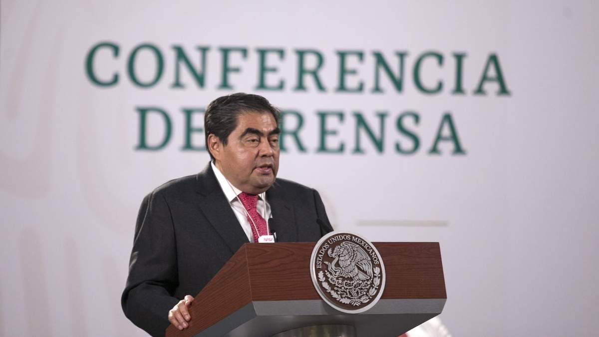 Miguel Barbosa, gobernador de Puebla, en la conferencia matutina en Palacio Nacional