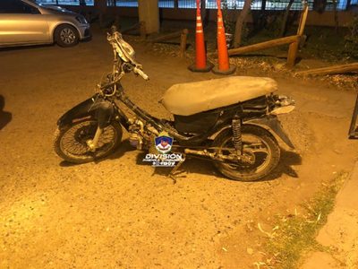 Por seguridad secuestraron una moto por circular sin casco y carente de documentación