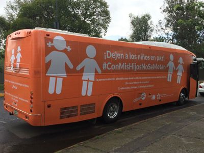 Repudian circulación en la CDMX de 'autobús transfóbico” del Consejo Mexicano para la Familia