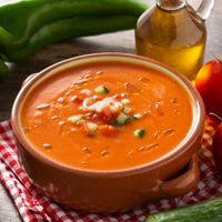 Gazpacho andaluz: una receta con historia para los días de calor