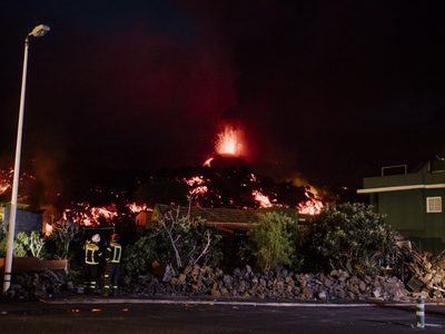 La lava devora el pueblo de Todoque en La Palma, el último obstáculo en su camino hacia el mar