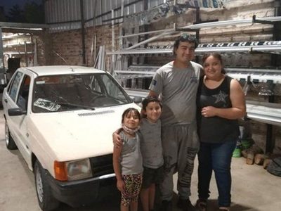 Le regaló un auto: el increíble gesto de un comerciante con su empleado