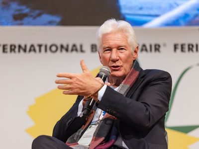 “Su presidenta es increíble": Richard Gere elogia a Claudia Sheinbaum en la FIL Guadalajara