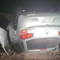 Ruta del Petróleo: volcó por esquivar una canoa que se voló de una camioneta