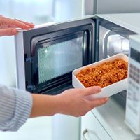 Calentar comida en el microondas: el hábito cotidiano que puede ser más peligroso de lo que creés