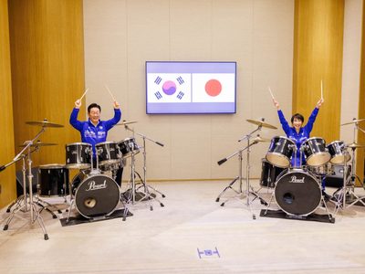 Líderes de Japón y Corea del Sur improvisan al ritmo de éxitos de K-pop en una cumbre (Video)